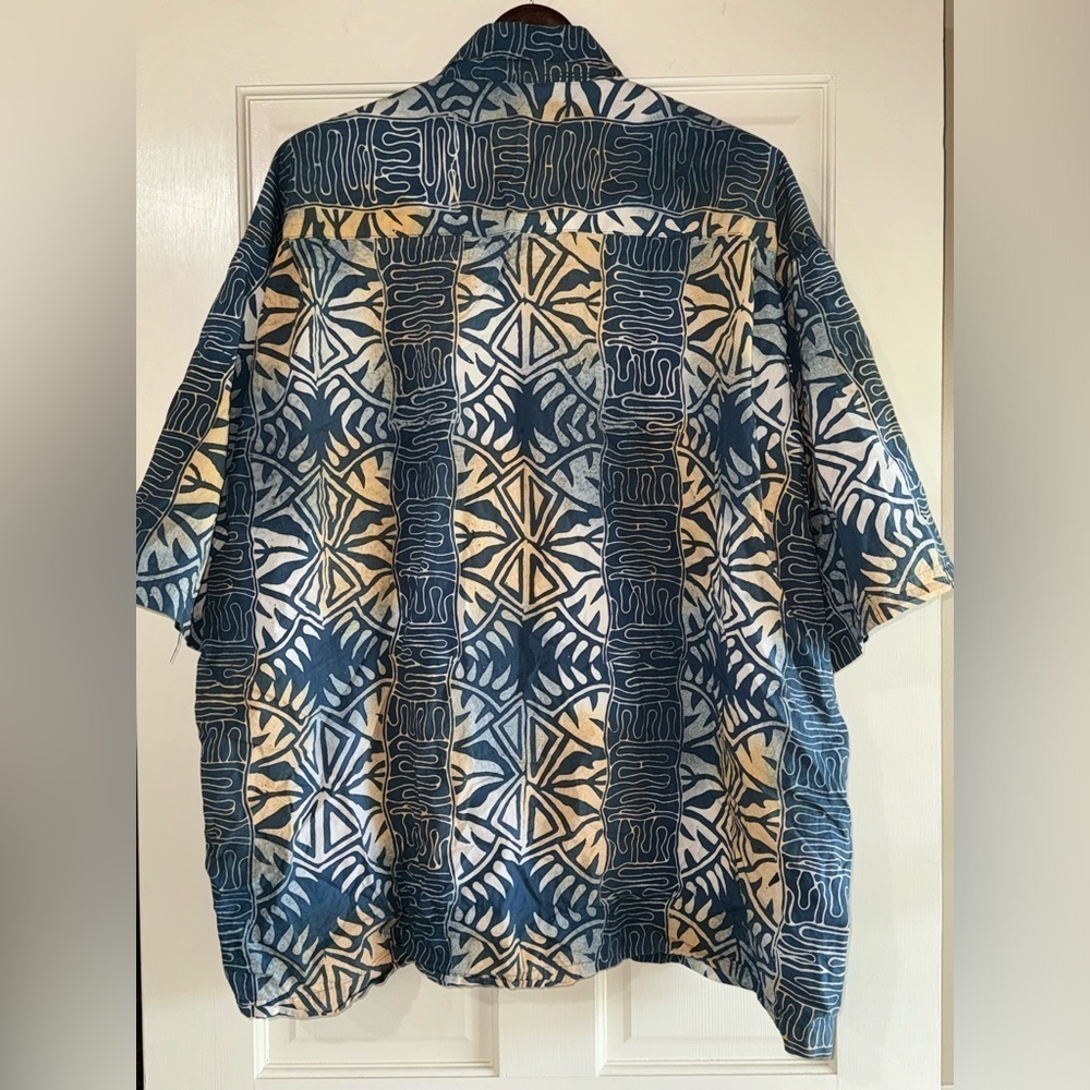 Casual Button-Down Shirt - Blue & Cream Geometric Print - Picture 2 of 4